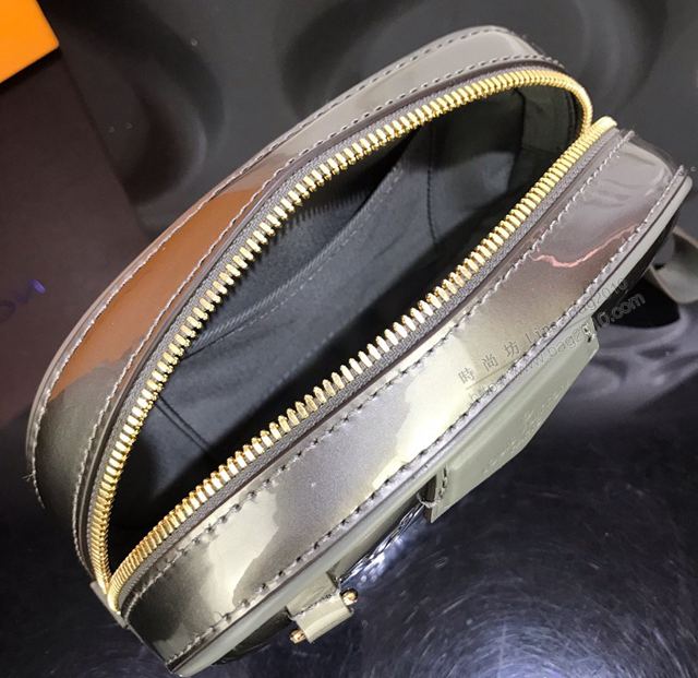 LV包 LV女包 新款Beltbag腰包 MonogramVernis漆光牛皮 LV斜挎小包 LV單肩包  ydh3259